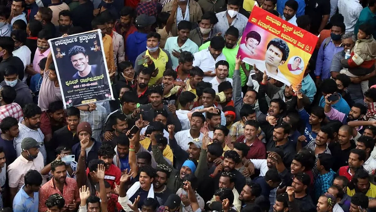 Puneeth Rajkumar: অভিনেতার মৃত্যুতে অনুগামীদের বিক্ষোভ, চিকিৎসককে নিরাপত্তা দিল প্রশাসন