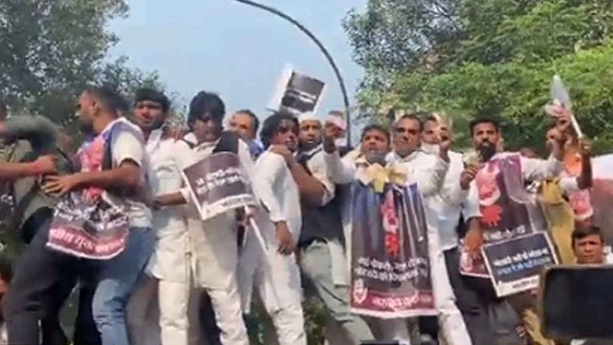 Delhi: দেশবাসীর কাছে ক্ষমা চান প্রধানমন্ত্রী - নোটবাতিলের ৫ বছর পূর্তিতে যুব কংগ্রেসের বিক্ষোভ