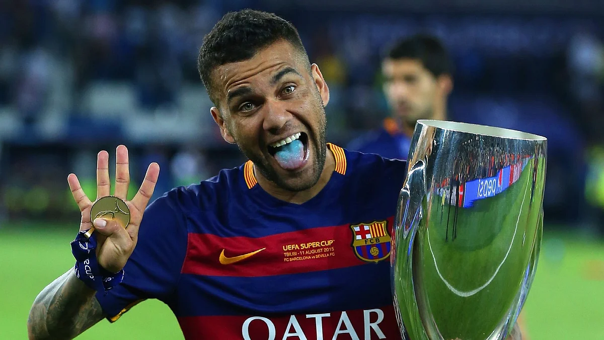 Dani Alves: পাঁচ বছর পর ফের পুরোনো ক্লাব বার্সেলোনাতে ব্রাজিলিয়ান রাইট-ব্যাক দানি আলভেস