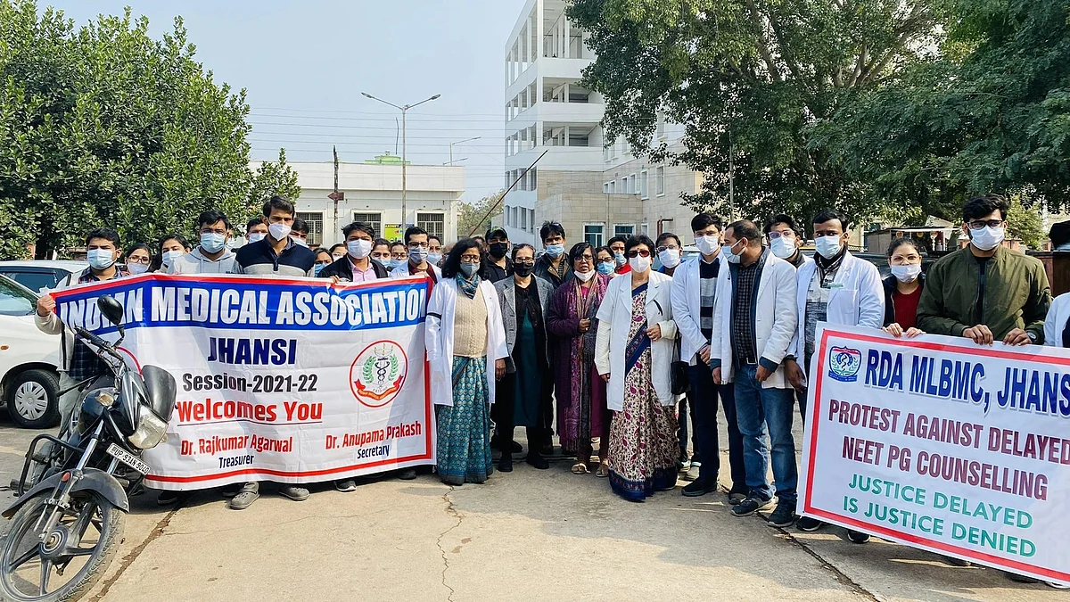 Delhi Doctors: এফআইআর প্রত্যাহার না হওয়া পর্যন্ত বিক্ষোভ চালাবেন দিল্লির চিকিৎসকরা
