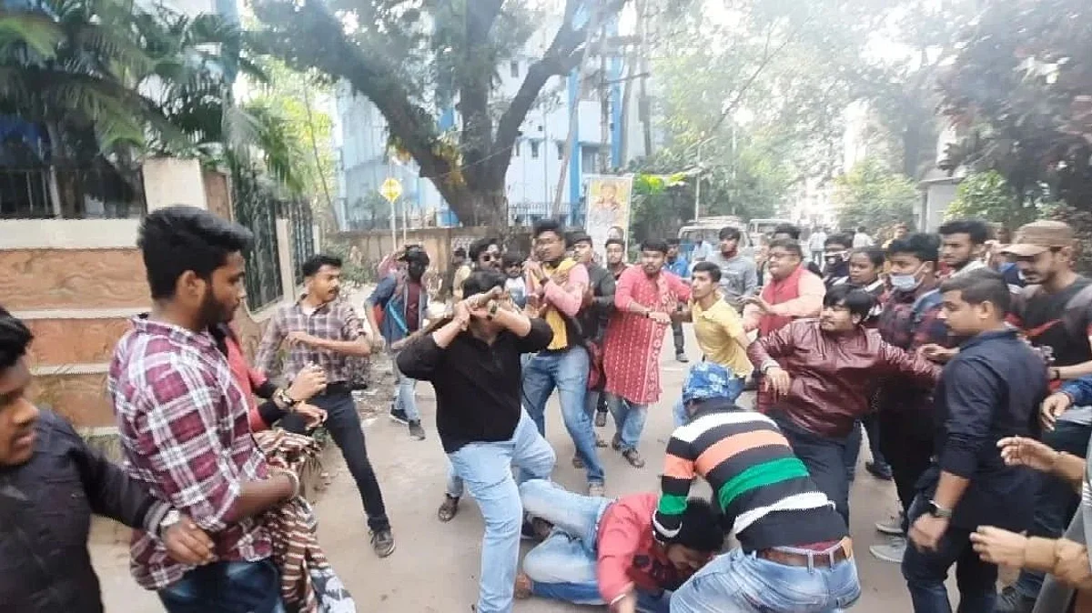 উত্তরপাড়ায় SFI-এর মিছিলে হামলা TMCP সমর্থকদের, আক্রমণ-পাল্টা আক্রমণে আহত কয়েকজন