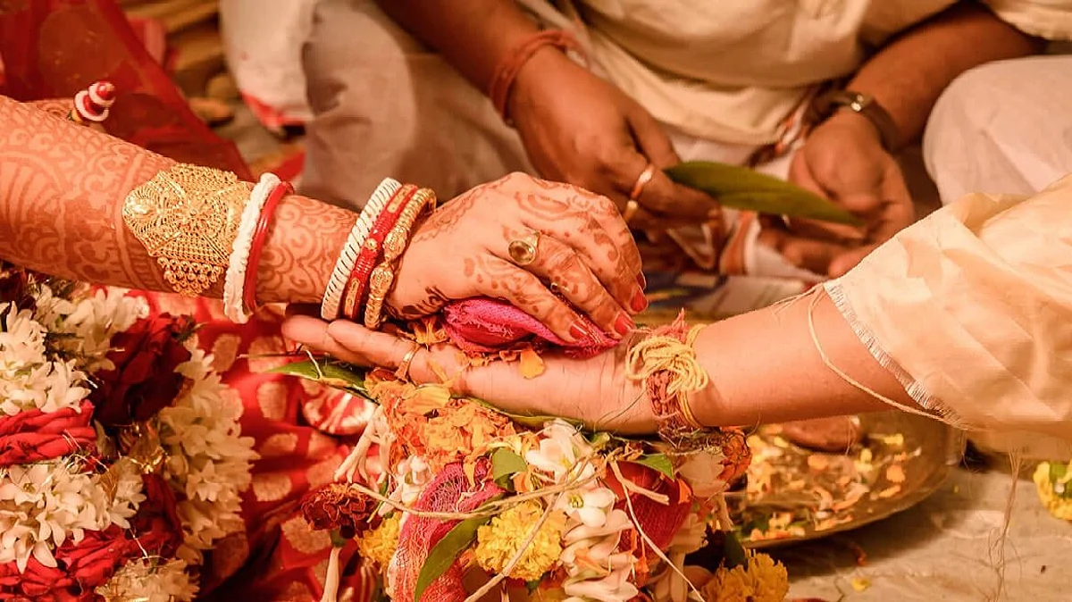Minimum Age Of Marriage: মেয়েদের বিয়ের ন্যূনতম বয়স ২১ করার প্রস্তাবে সায় মন্ত্রিসভার
