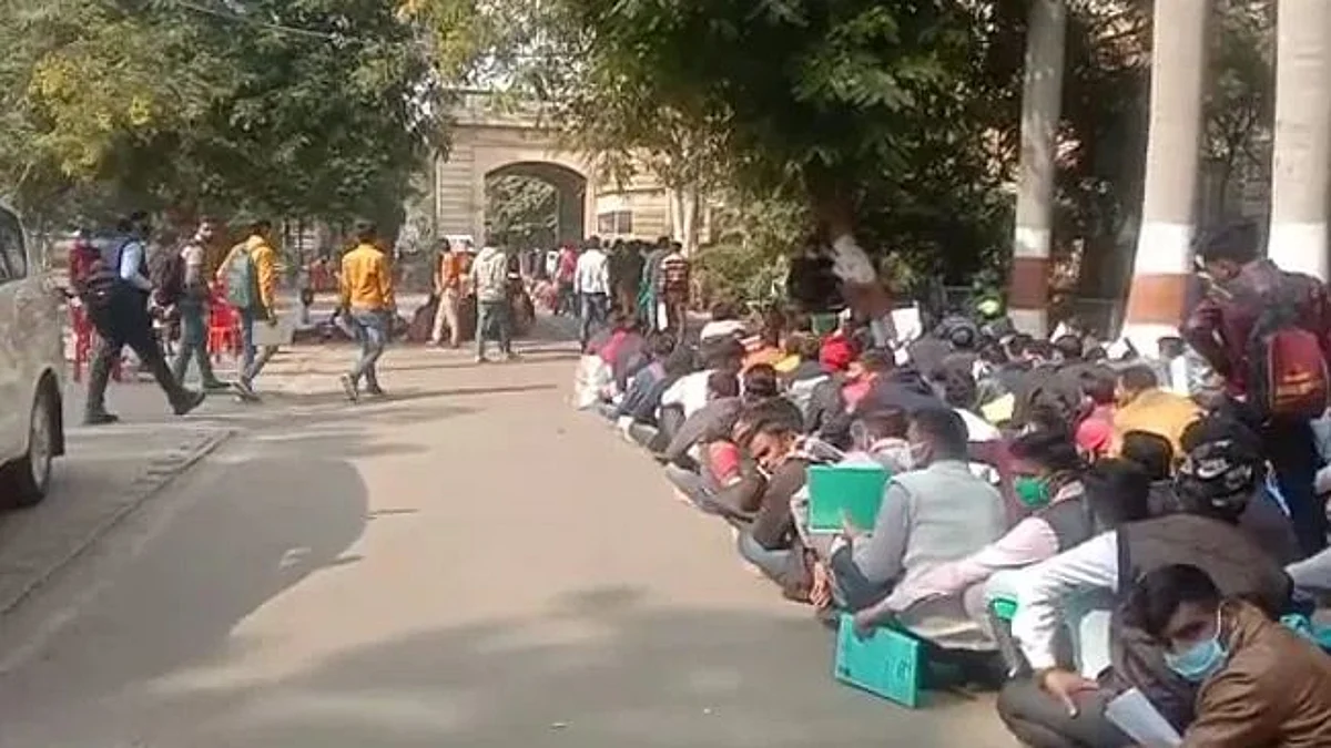 ১৫ পিওন পদে আবেদন ১১ হাজার, রয়েছেন PHD-MBA ডিগ্রিধারীরাও, কর্মসংস্থানের বেহাল দশা মধ্যপ্রদেশে