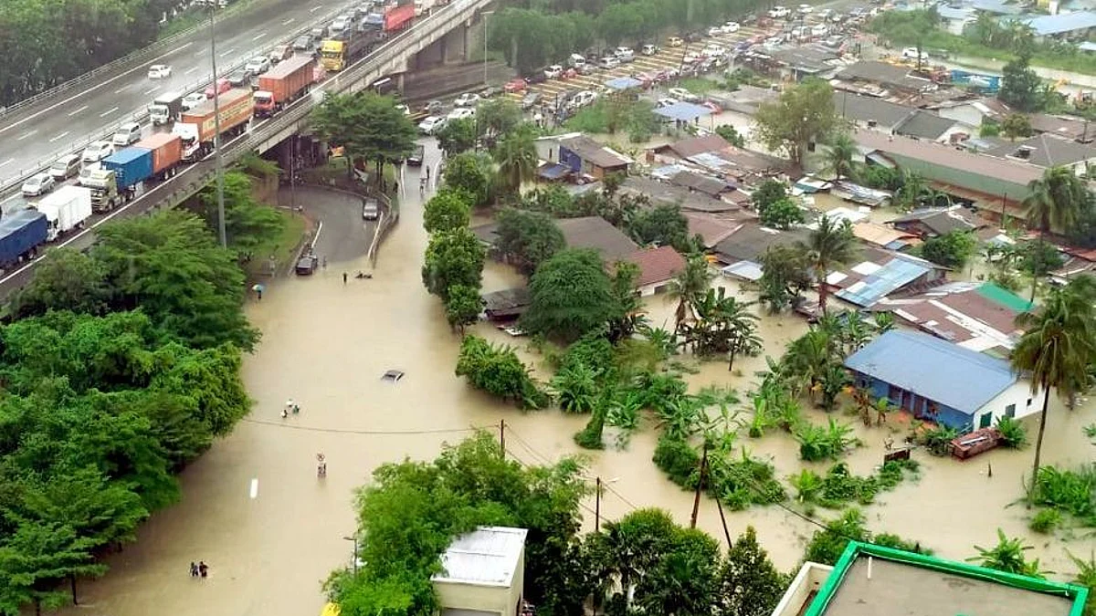 Malaysia: ঝড়, বন্যায় বিধ্বস্ত মালয়েশিয়া - মৃত ৪৬, নিখোঁজ ৫
