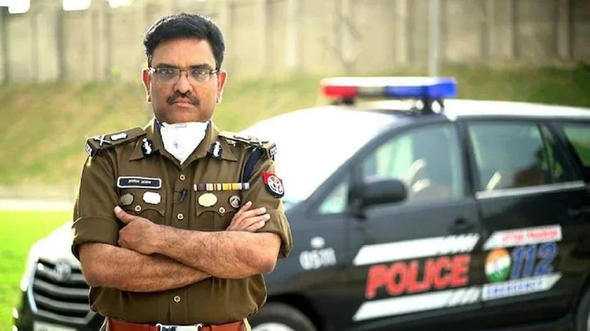 UP Poll: বিজেপির টিকিটে ভোটে লড়ছেন কানপুরের পুলিশ কমিশনার, 'ভরসা করায়' ফেসবুকে ধন্যবাদ যোগীকে
