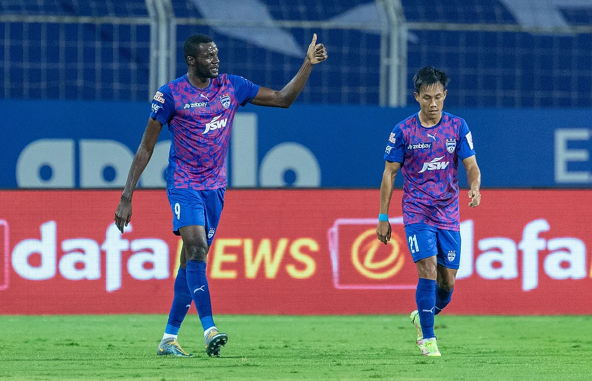 ISL 2021-22: প্রিন্স ইবারার জোড়া গোল, মুম্বইকে ৩-০ গোলে হারালো ব্যাঙ্গালুরু এফসি