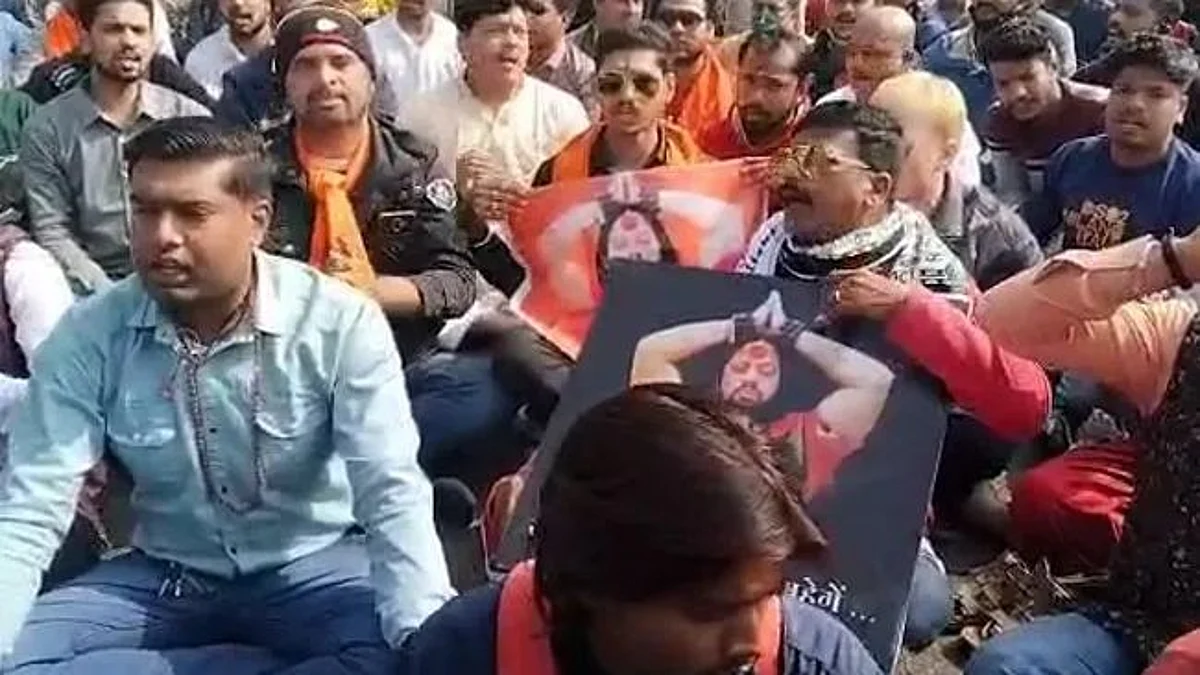 রাষ্ট্রদ্রোহের অভিযোগে জেলবন্দী হিন্দুত্ববাদী নেতার মুক্তির দাবিতে বিক্ষোভ দক্ষিণপন্থীদের