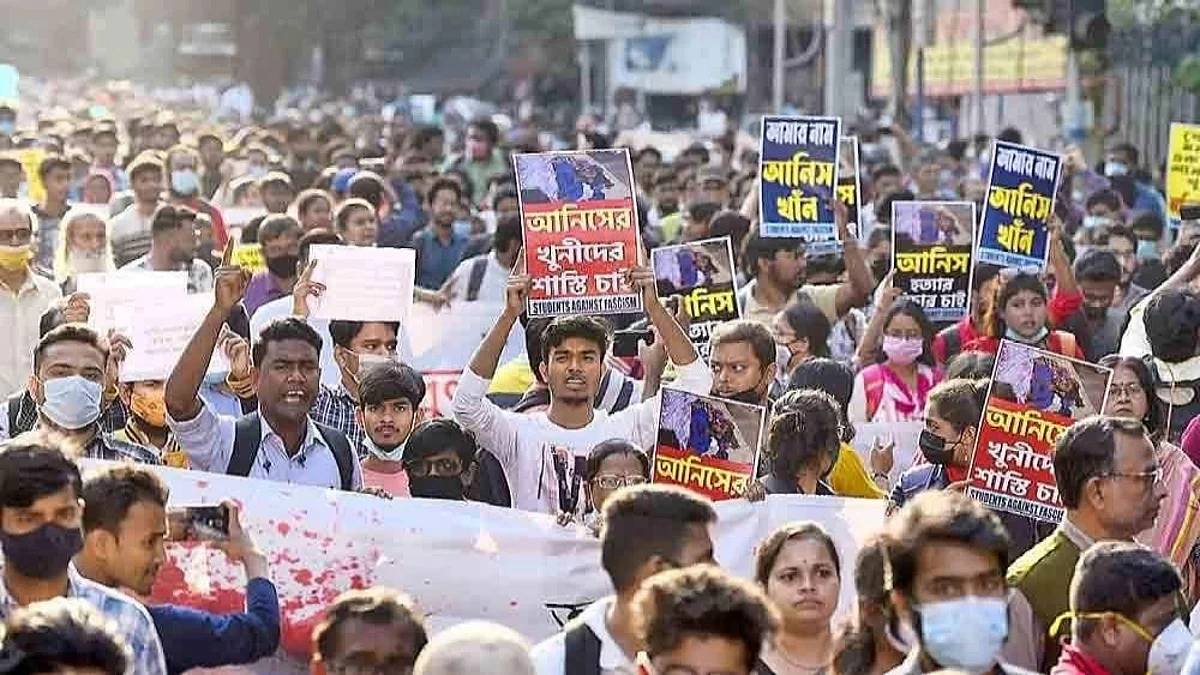 ছাত্রনেতা আনিস খানের গ্রামে এলোপাথাড়ি আক্রমণ! - তৃণমূলের বিরুদ্ধে অভিযোগ গ্রামবাসীদের