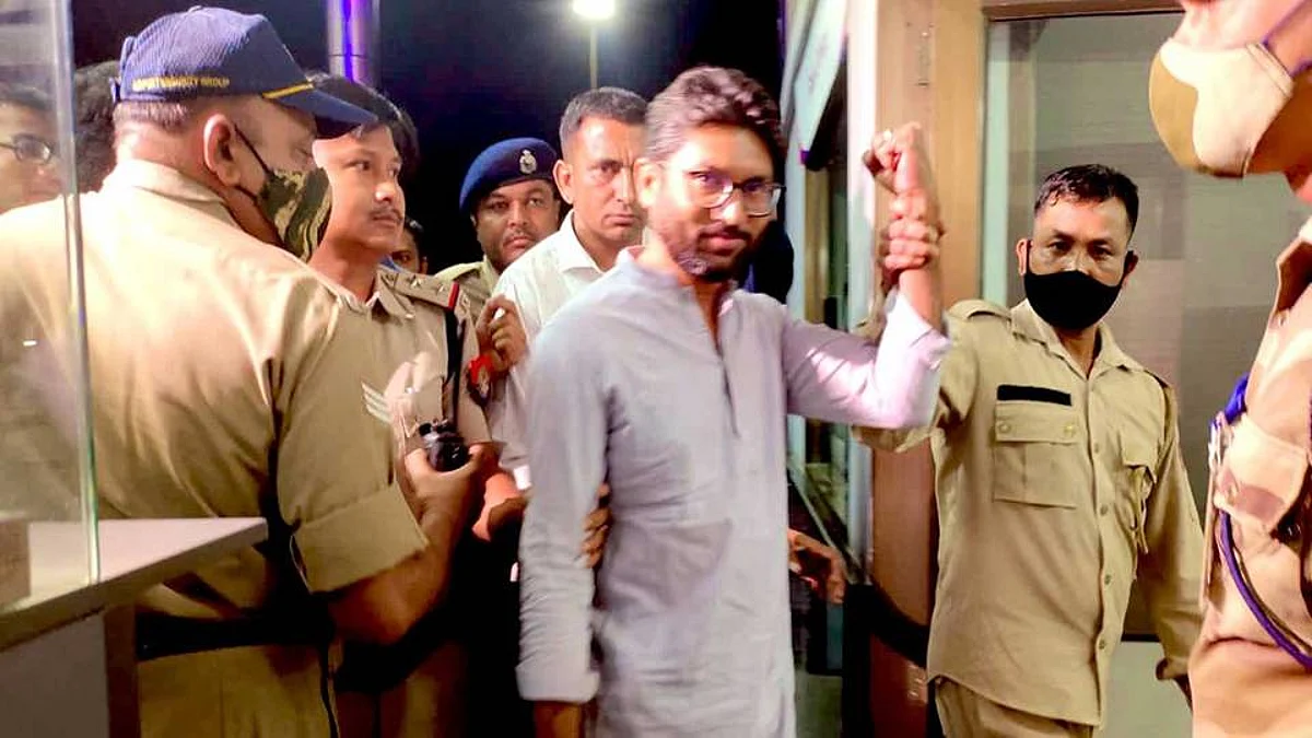 Gujarat: বিজেপি বিরোধী ট্যুইটের জের! দলিত বিধায়ক জিগনেশ মেভানি গভীর রাতে গ্রেফতার