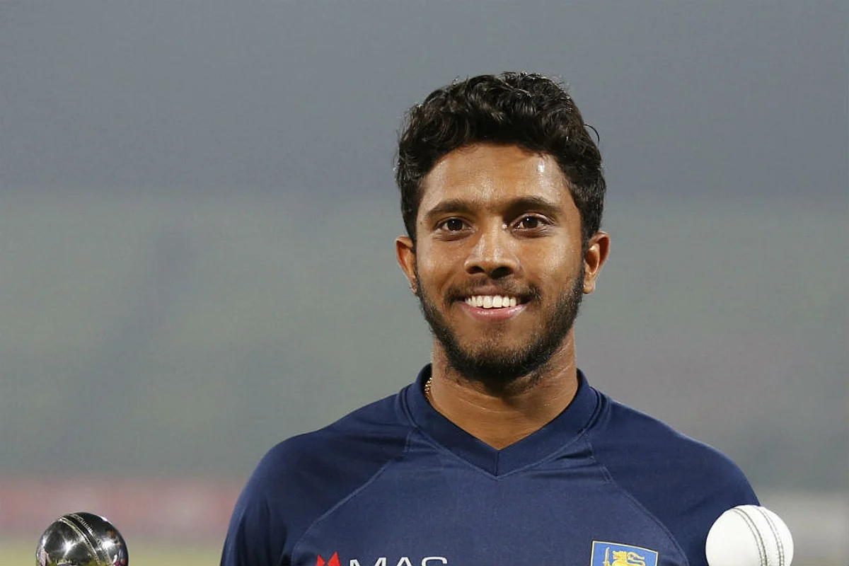 বুকে ব্যথা নিয়ে মাঠের মধ্যেই লুটিয়ে পড়লেন কুশল মেন্ডিস, হাসপাতালে ভর্তি লঙ্কান তারকা