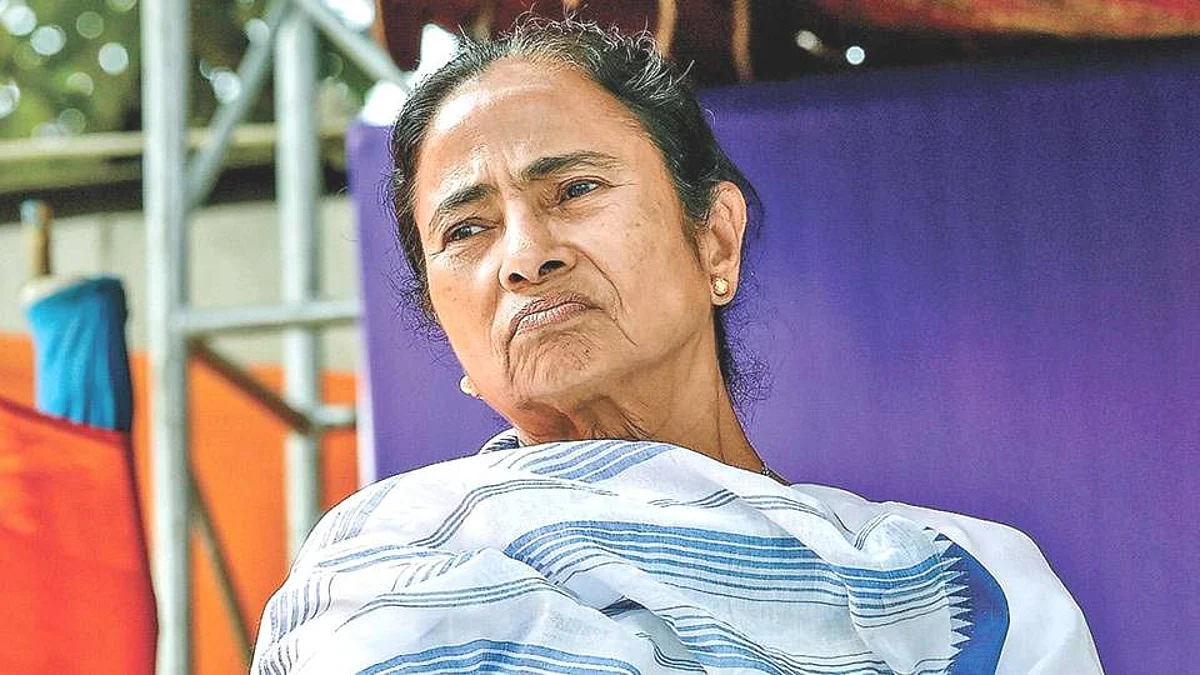 সাহিত্যের ঐতিহ্যকে চূড়ান্ত অসম্মান করা হয়েছে - মুখ্যমন্ত্রীর পুরষ্কার প্রাপ্তিতে ক্ষোভ বিশিষ্টদের