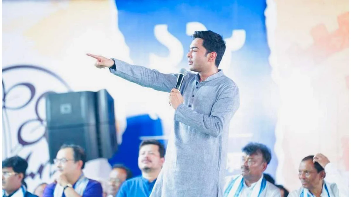 ‘তল্পিবাহক’ - হলদিয়ার সমাবেশ থেকে বিচারকদের নজিরবিহীন আক্রমণ অভিষেক বন্দ্যোপাধ্যায়ের