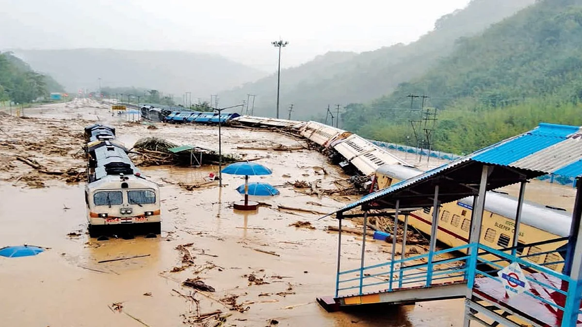 Assam Flood: ট্র্যাক থেকে ভেসে গেল ট্রেন, গৃহহীন প্রায় ৫০০০০ মানুষ, শোচনীয় অবস্থা অরুণাচলেরও