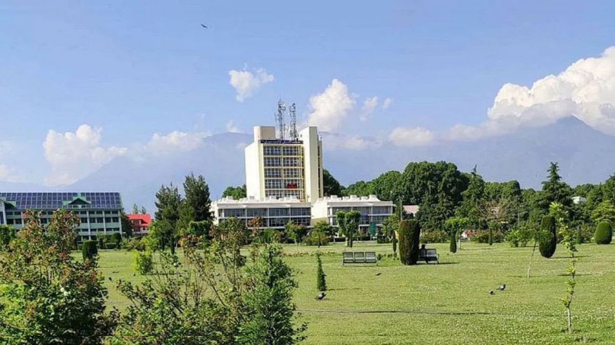 কাশ্মীর বিশ্ববিদ্যালয়ে 'সার্জিক্যাল স্ট্রাইক' - নিষিদ্ধ হওয়ার পথে শিক্ষক সমিতি (KUTA)