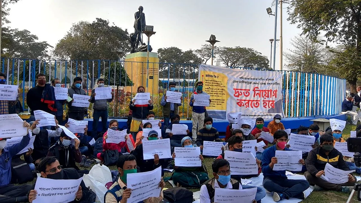 উচ্চ শিক্ষা দপ্তরে আবার ডেপুটেশন, একযাত্রায় পৃথক ফল নিয়ে সরব হবু অধ্যাপকেরা