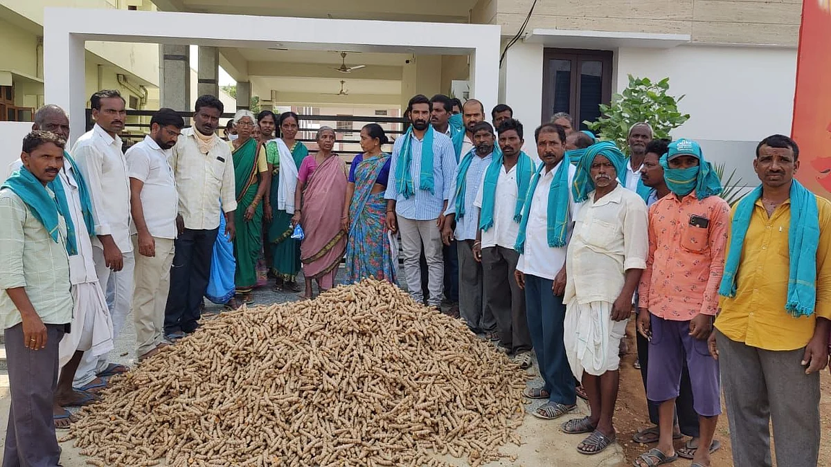 Telangana: প্রতিশ্রুতি পূরণে ব্যর্থতা, বিজেপি সাংসদের বাড়ির সামনে ফসল ফেলে বিক্ষোভ তেলেঙ্গানায়