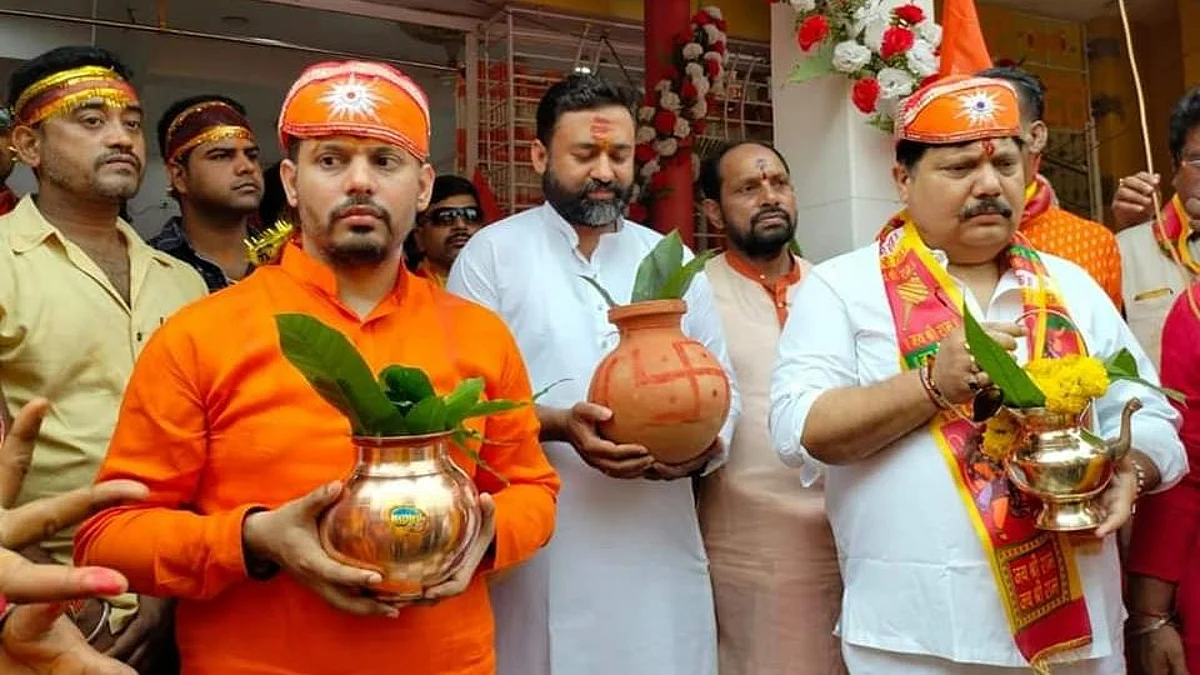 WB BJP: মন্দির উদ্বোধনের মিছিলে তৃণমূল বিধায়কের সঙ্গে হাঁটলেন অর্জুন সিং, জল্পনা শুরু