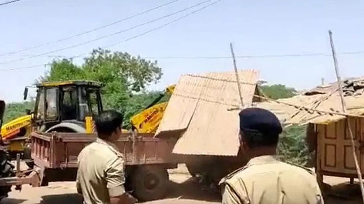 Gujarat: গুজরাটে বুলডোজার রাজনীতির মূল্য দিতে হতে পারে বিজেপিকে - মত রাজনৈতিক মহলের