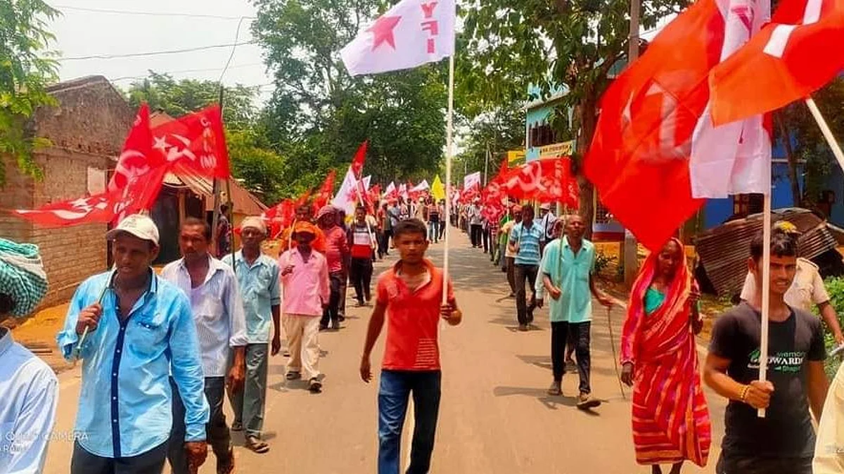 CPIM: দীর্ঘ ১৩ বছর পর লালগড়ের মাটিতে শালকু সরেন সহ ১৪ শহীদ স্মরণে লাল মিছিল