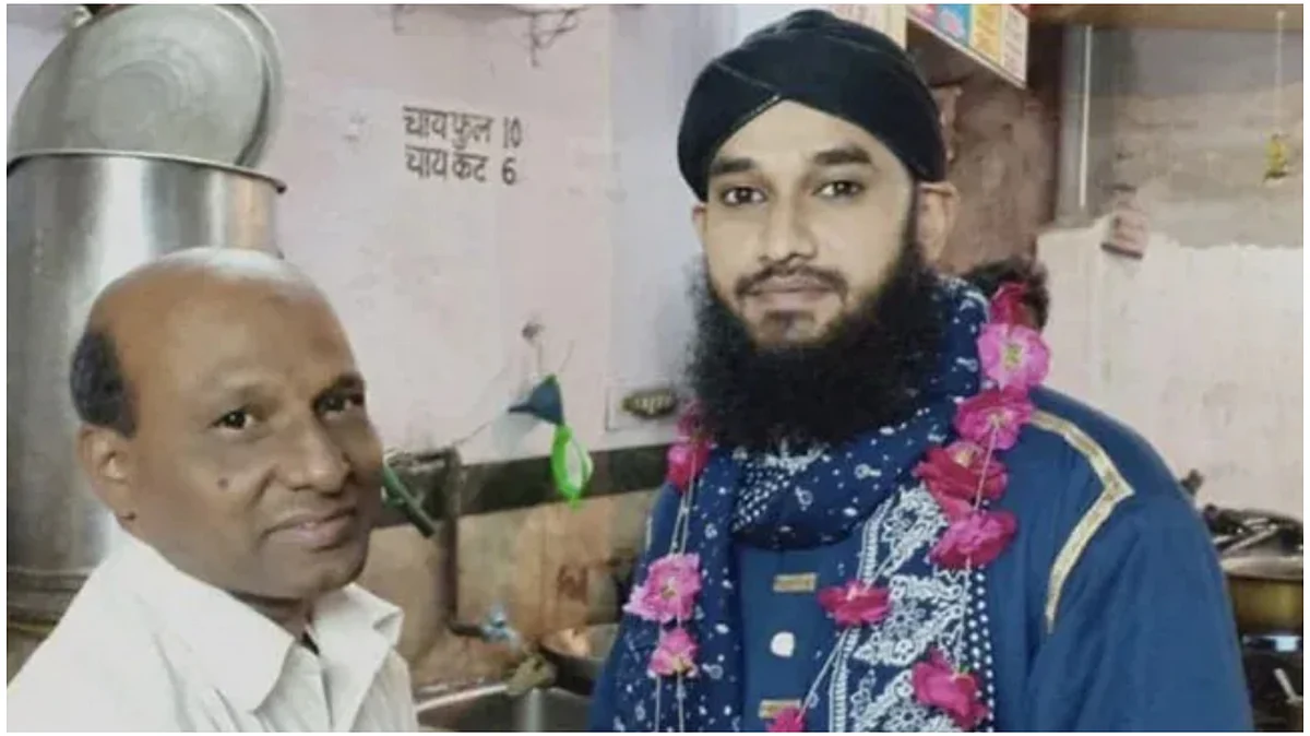 বিজেপি নেতার সাথে মহম্মদ রিয়াজ