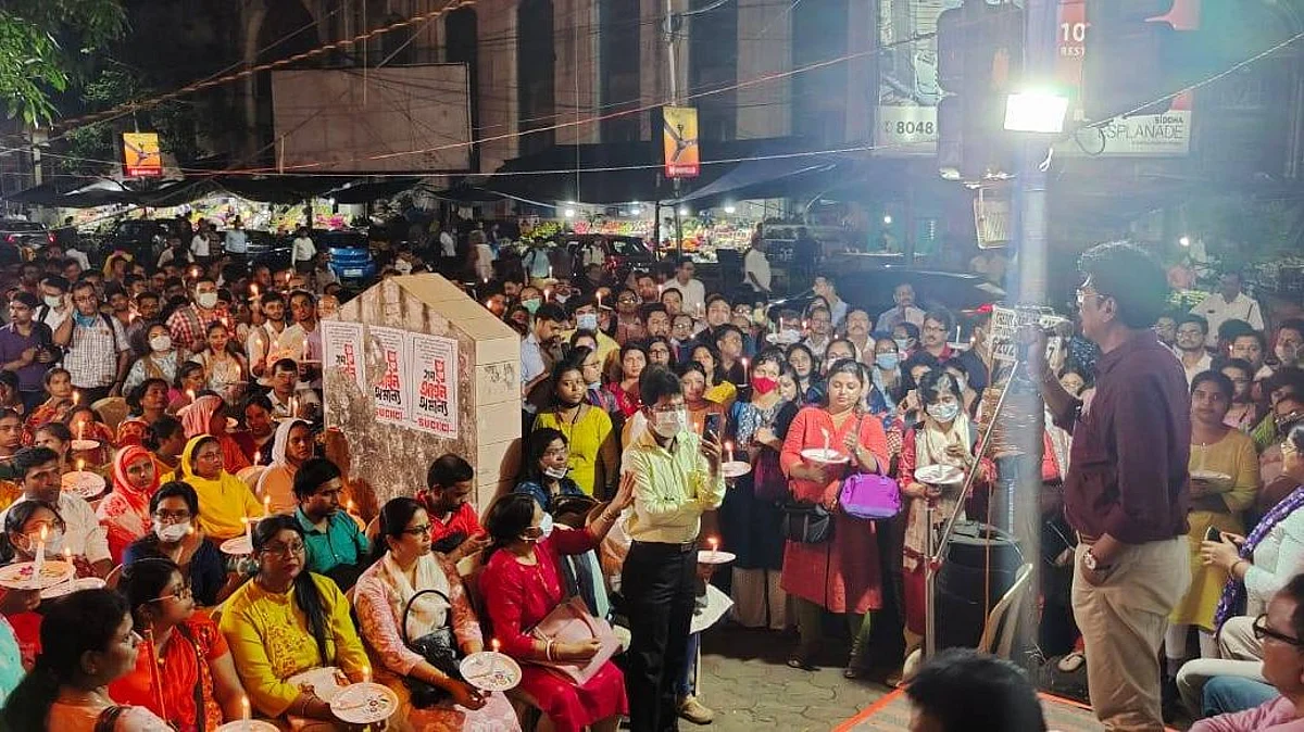 বিবাদী বাগে ব্যাঙ্ক বাঁচাও পথসভা