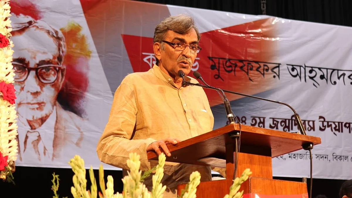 মহাজাতি সদনে বক্তব্য রাখছেন সূর্যকান্ত মিশ্র