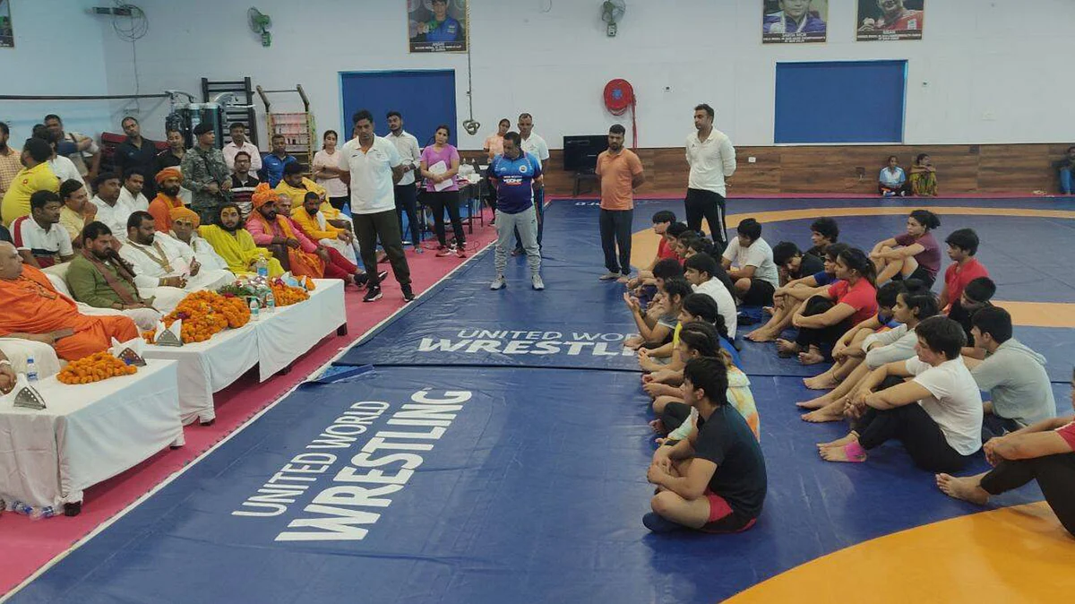 বিশ্ব চ্যাম্পিয়নশীপের ট্রায়ালের মঞ্চে সাধুরা