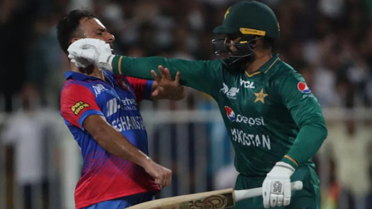 খেলা চলাকালীন আসিফ আলির সাথে ফারিদের ঝামেলা