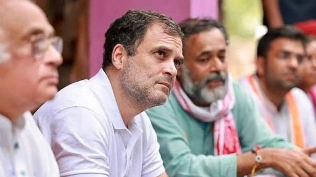 ভারত জোড়ো যাত্রা চলাকালীন গতকাল সাধারণ মানুষের সঙ্গে মতবিনিময় করছেন রাহুল গান্ধী