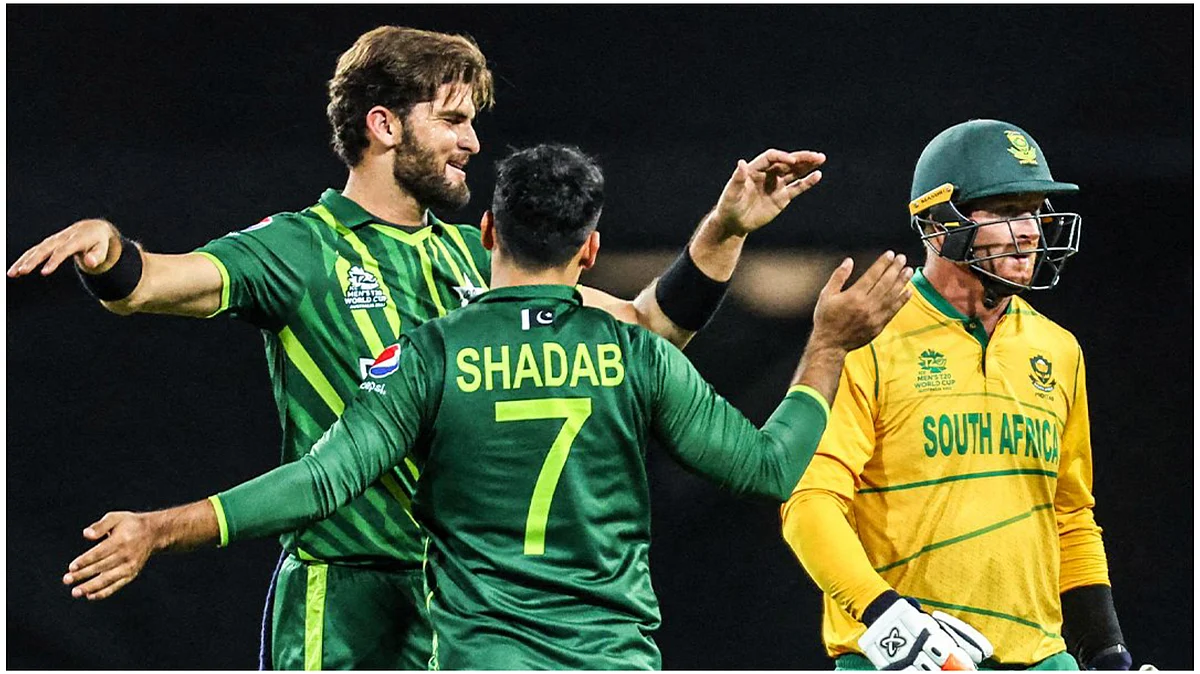 দক্ষিণ আফ্রিকাকে হারিয়ে সেমির আশা বাঁচিয়ে রাখলো পাকিস্তান