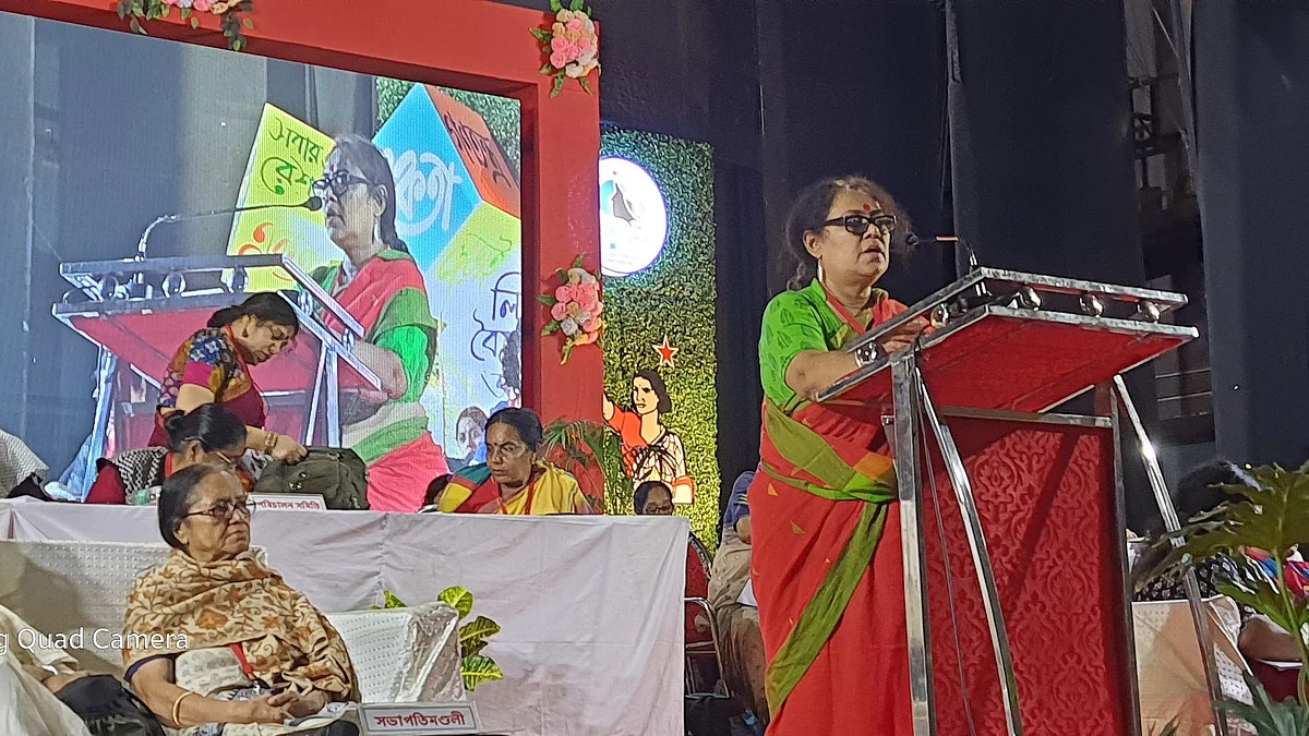 AIDWA ২৯ তম রাজ্য সম্মেলনে জবাবী ভাষণ দিচ্ছেন কনীনিকা ঘোষ