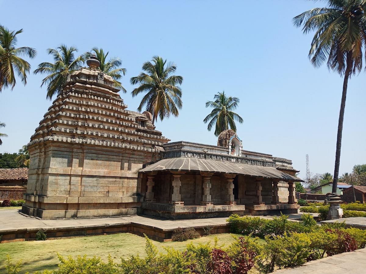 ಶಿಲ್ಪಕಲಾ ವೈಭವದ ಹಲಸಿಯ ದೇಗುಲ