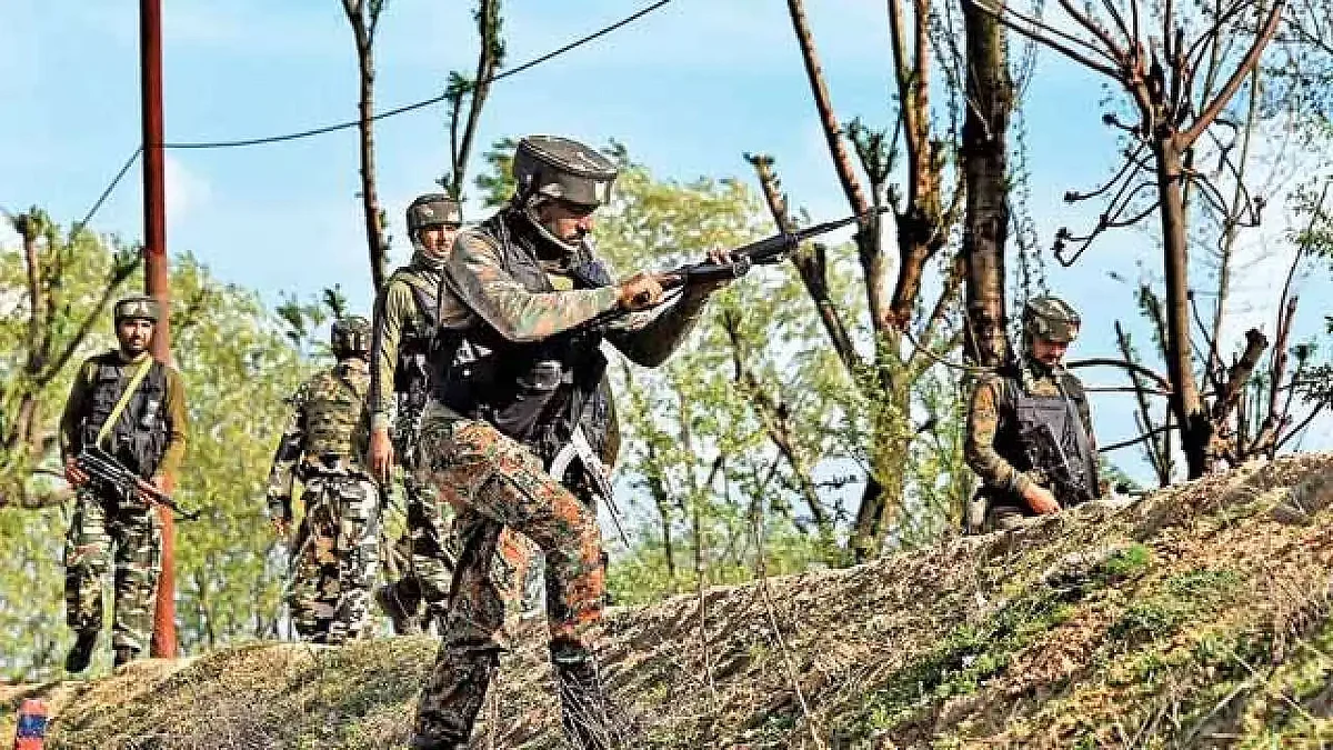4 Policemen Injured In Naxal Attack In Chhattisgarh