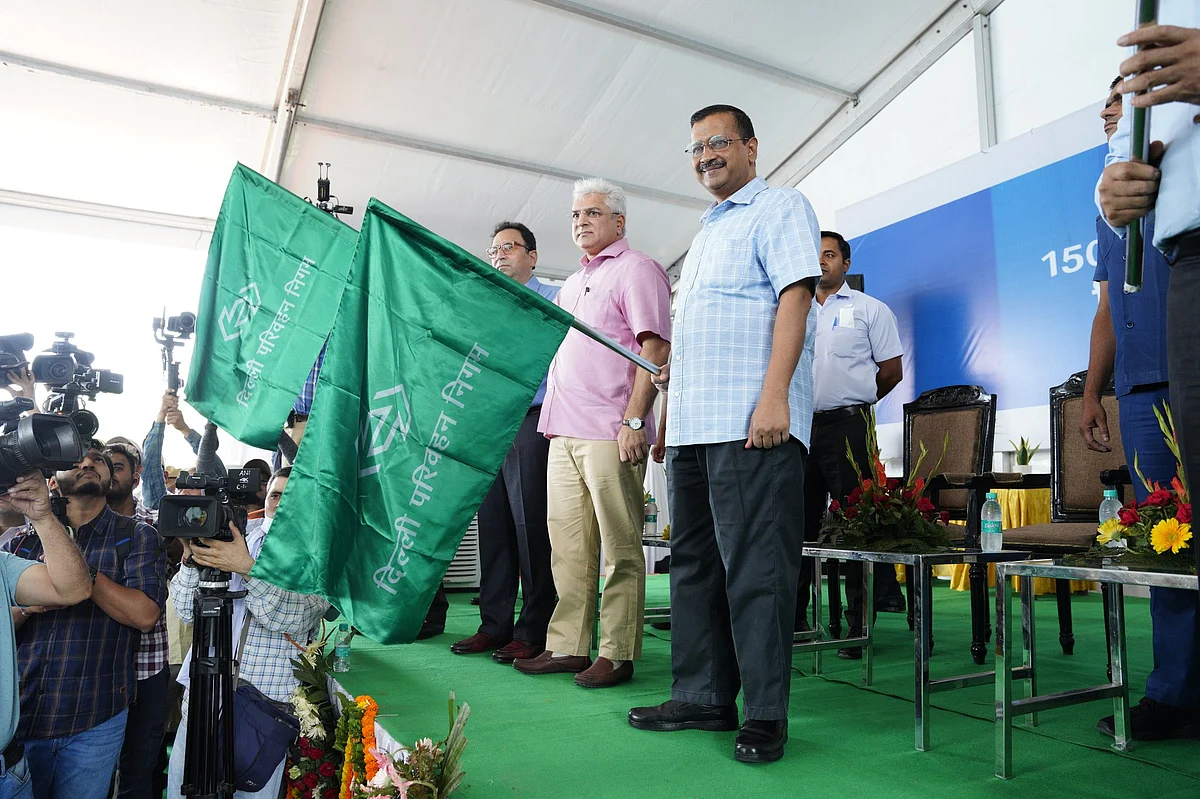 Delhi: Arvind Kejriwal Flags off 150 Electric Buses