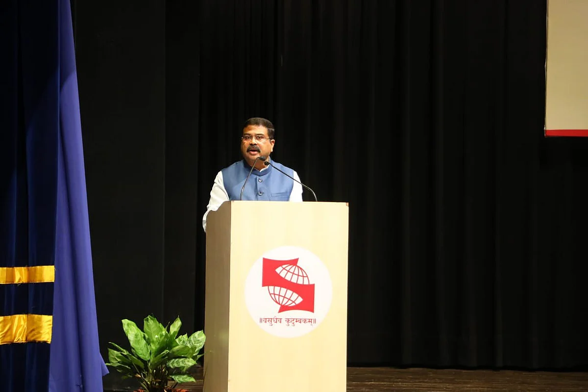 Dharmendra Pradhan addressing gathering at Pune
