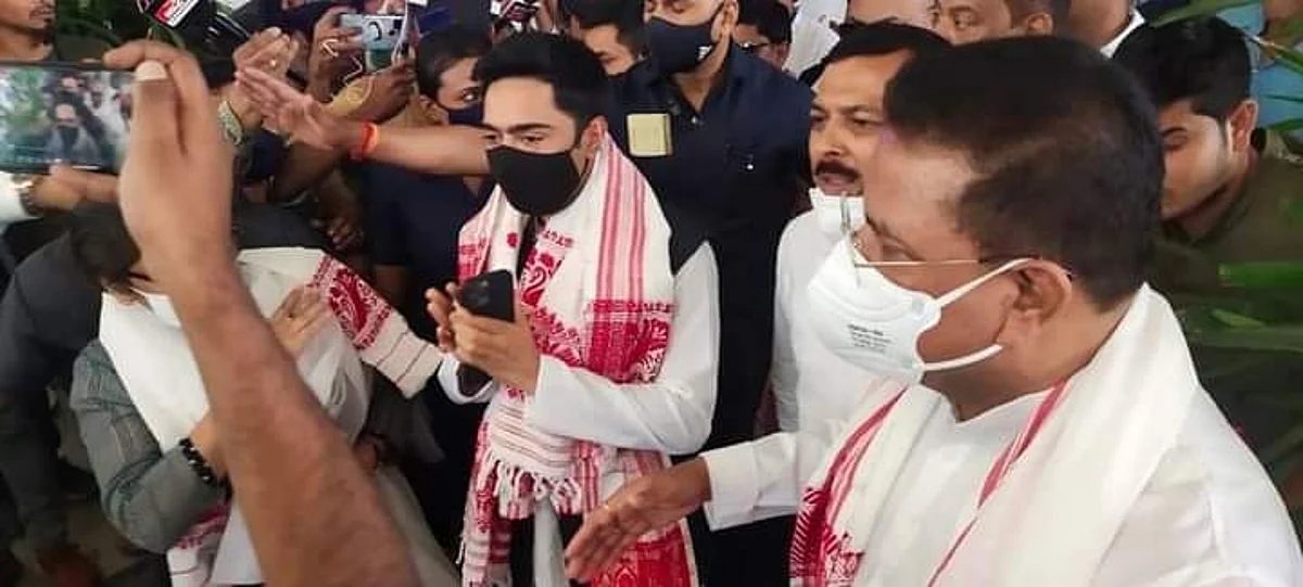 Guwahati: Abhishek Banerjee Apologizes to Journalists Misbehaved by his Security