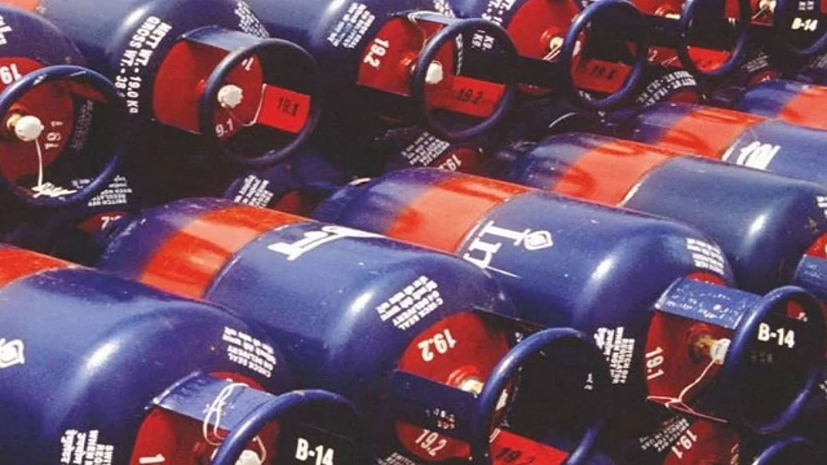 Commercial LPG Cylinder Price Reduced by Rs. 135