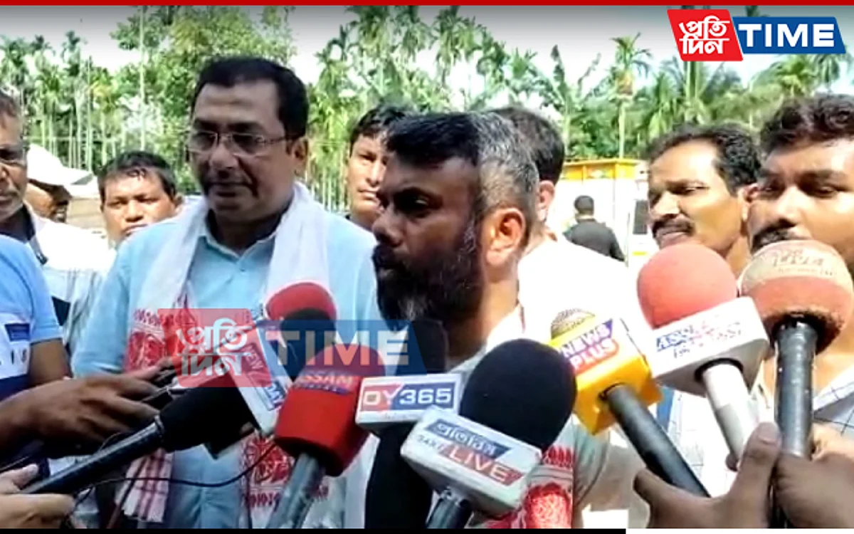 Mariani MLA Rupjoti Kurmi visited Nagoan to distribute flood relief materials