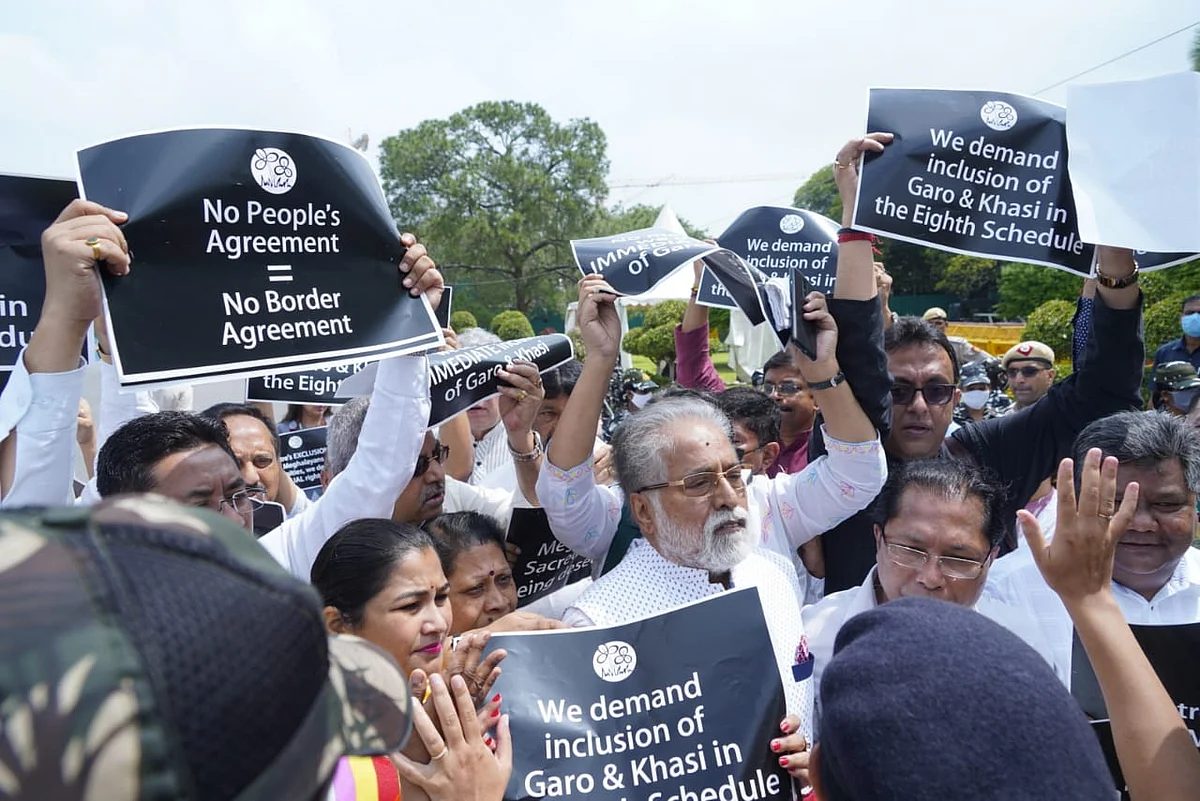 TMC leaders stage protest outside Parliament