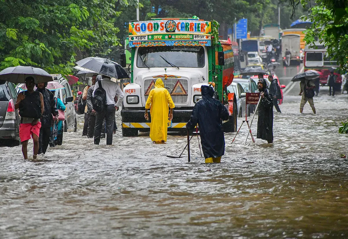 IMD Issues Red Alert for Several Districts of Maharashtra