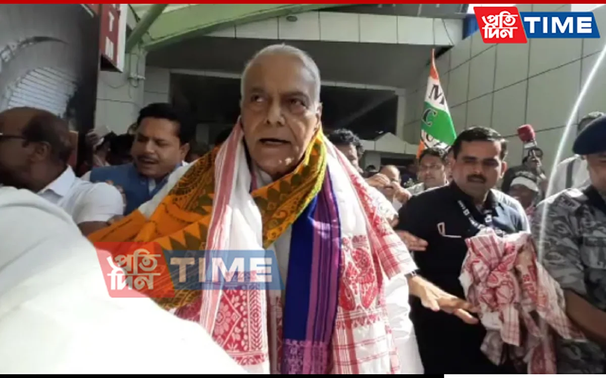 Opposition presidential candidate Yashwant Sinha lands in Guwahati