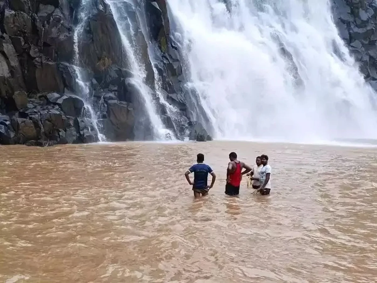 Six people drowned while another was rescued in Chhattisgarh's Ramdaha waterfall