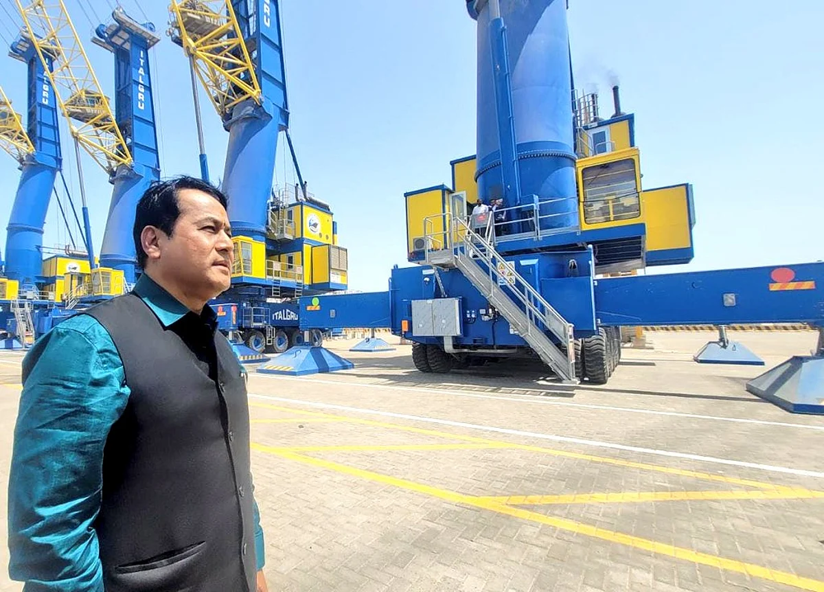 Union Minister Sarbananda Sonowal visits Chabahar Port in Iran