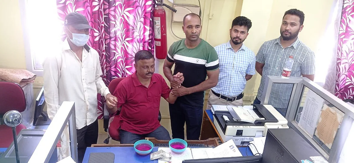 Govt Employee Held on Bribery Charges