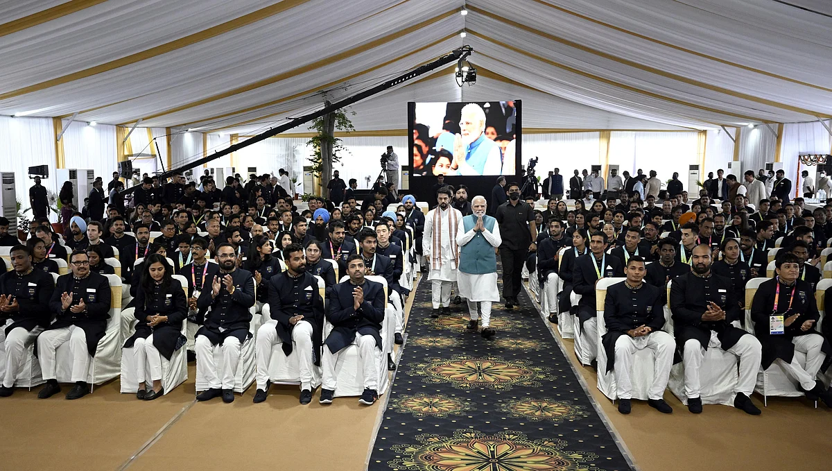PM Narendra Modi meets Indian contingent for CWG 2022 at his residence