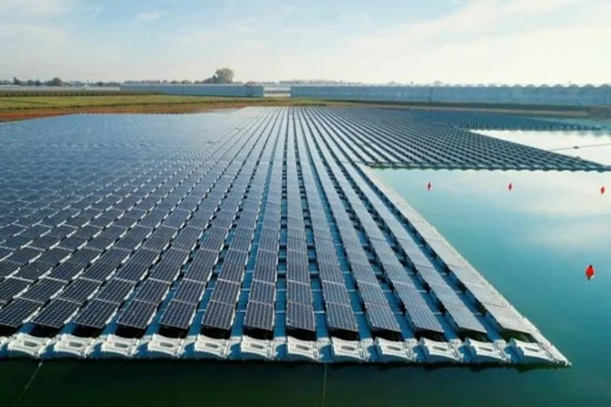 Floating solar plant | representative
