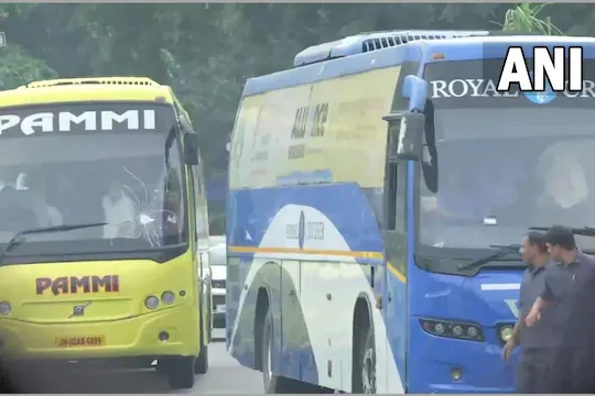 Jharkhand Pol Crisis: Buses Carrying MLAs Seen Leaving CM Soren’s Residence (ANI Pic)