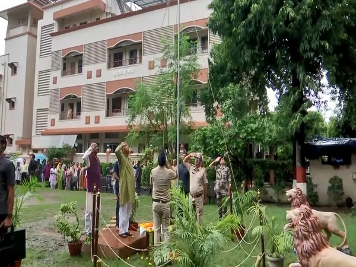 Mohan Bhagwat Hoists Tricolor at RSS Headquarters On 76th I-Day