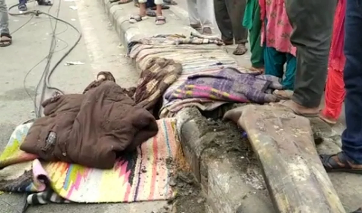 Truck Runs Over People Sleeping On Road Divider, Kills 4