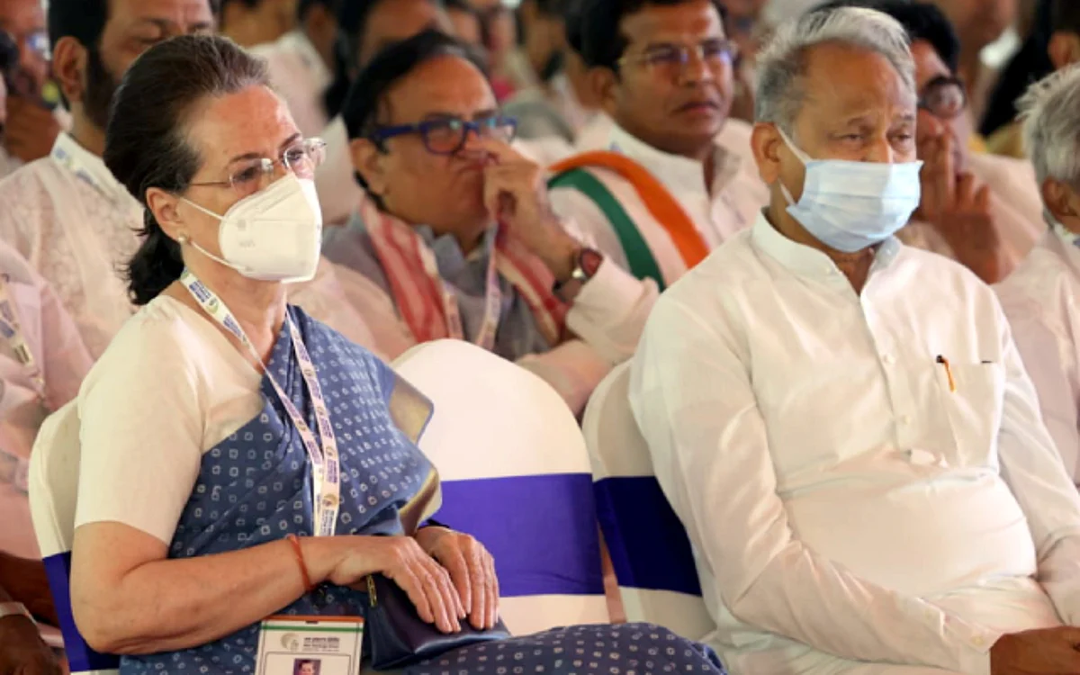 Congress interim president Sonia Gandhi and Rajasthan CM Ashok Gehlot | Image: ANI